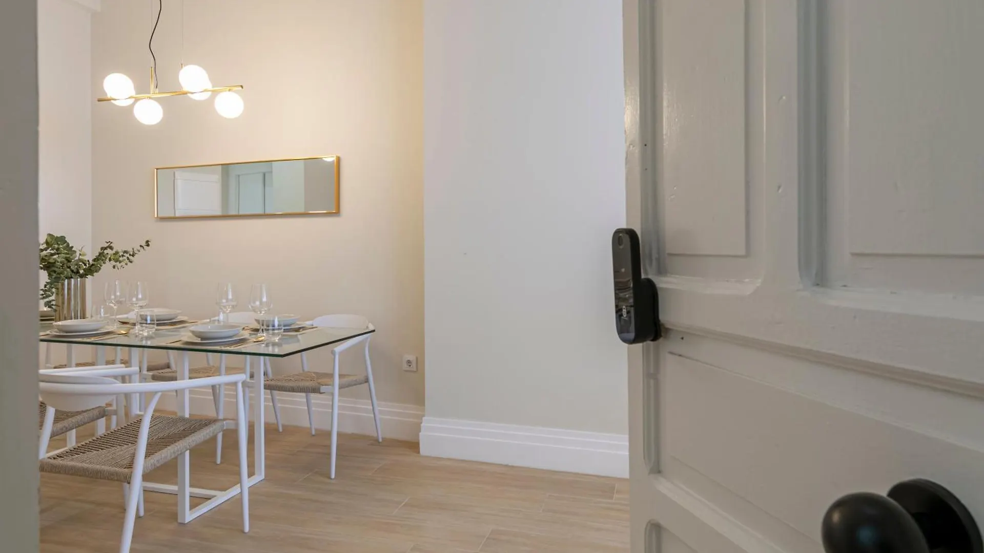Isg Apartments Faustino 45 إشبيلية 0*,